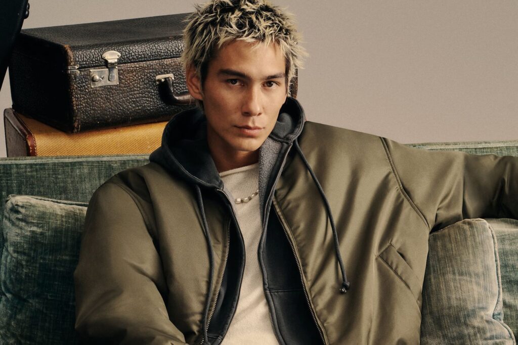 Gabardina: Del frente a la moda, un icono bélico.